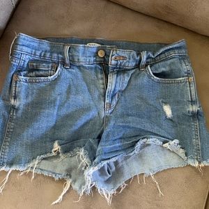 Women’s frayed shorts